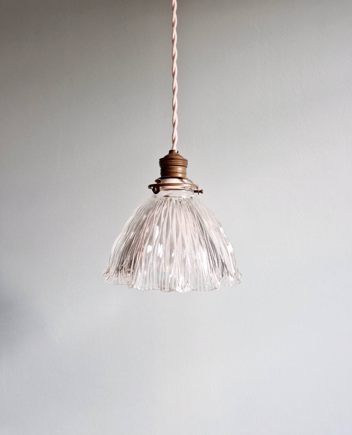 Suspension Art Déco Holophane en verre transparent rainuré, 1920-30