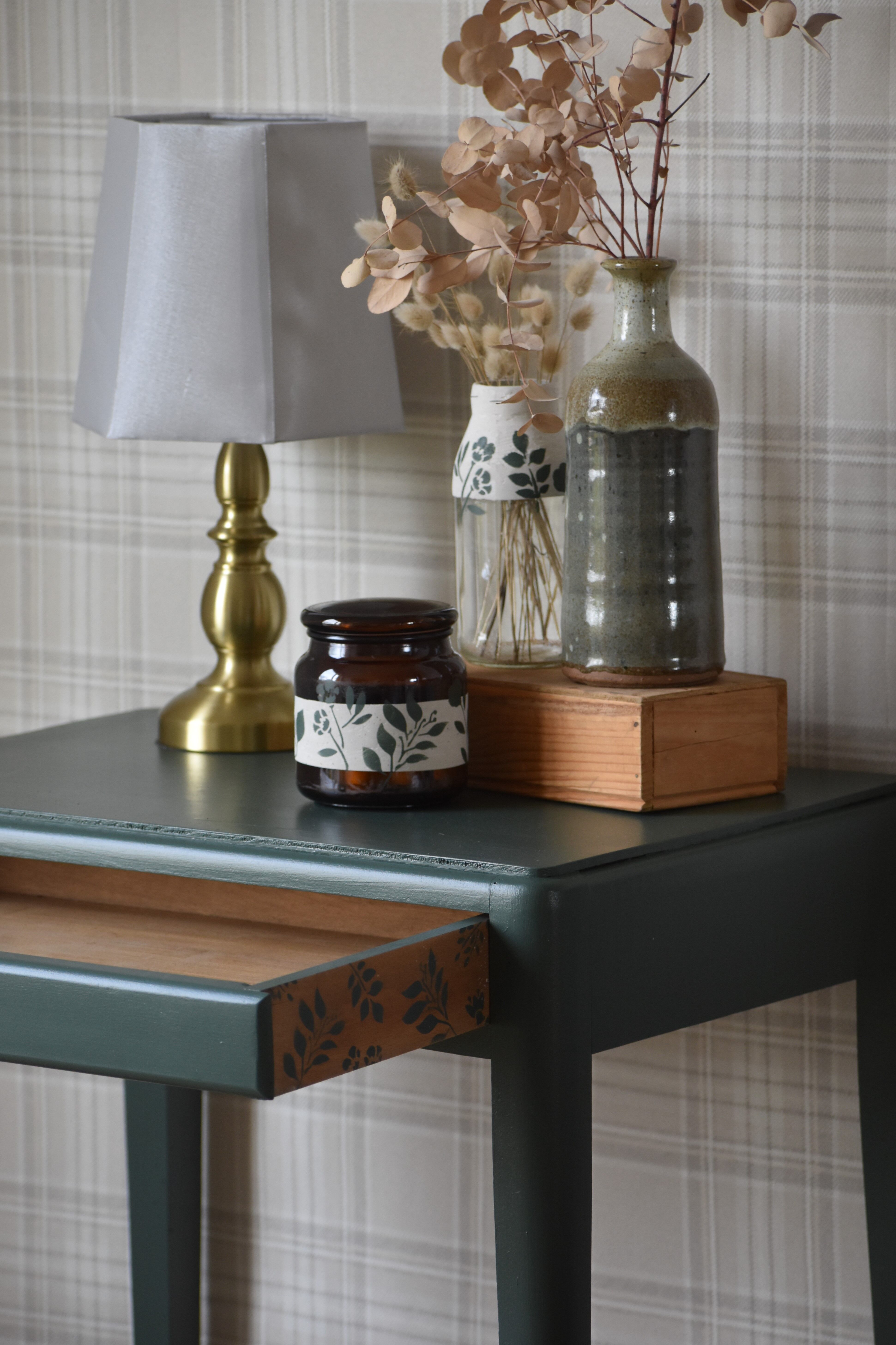 Sequoia green entrance console