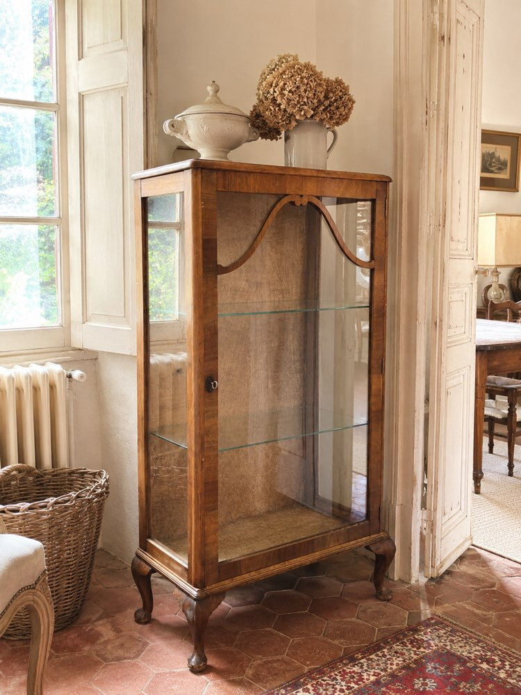 Vitrine sur pied