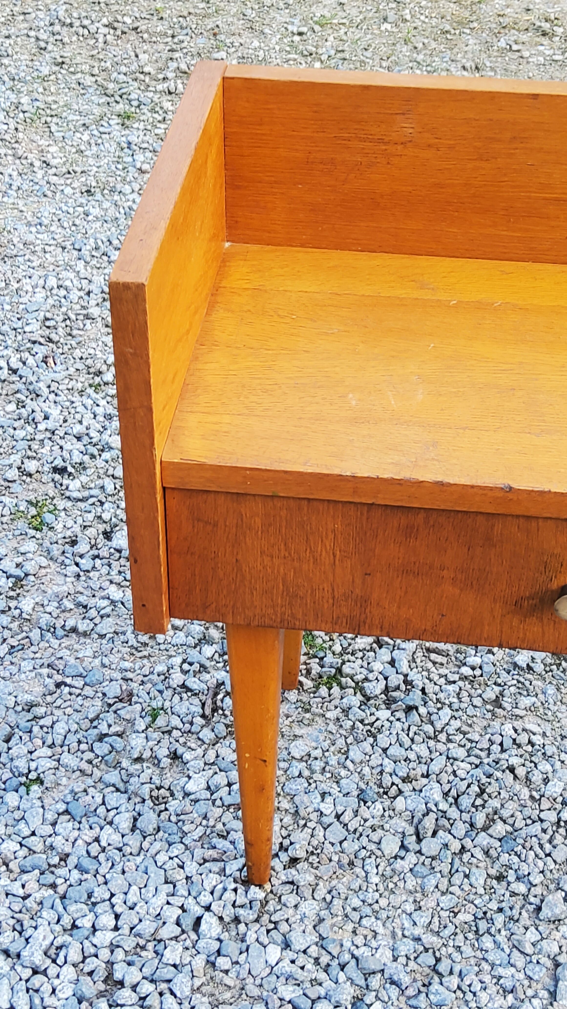 Vintage bedside table of the 50s in blond oak bobbin feet