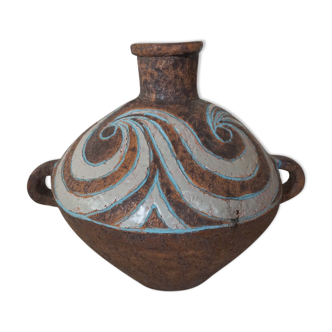 Arabesque earthen vase