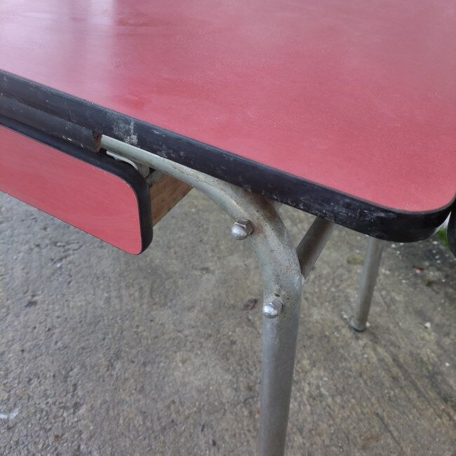 Formica table with extensions