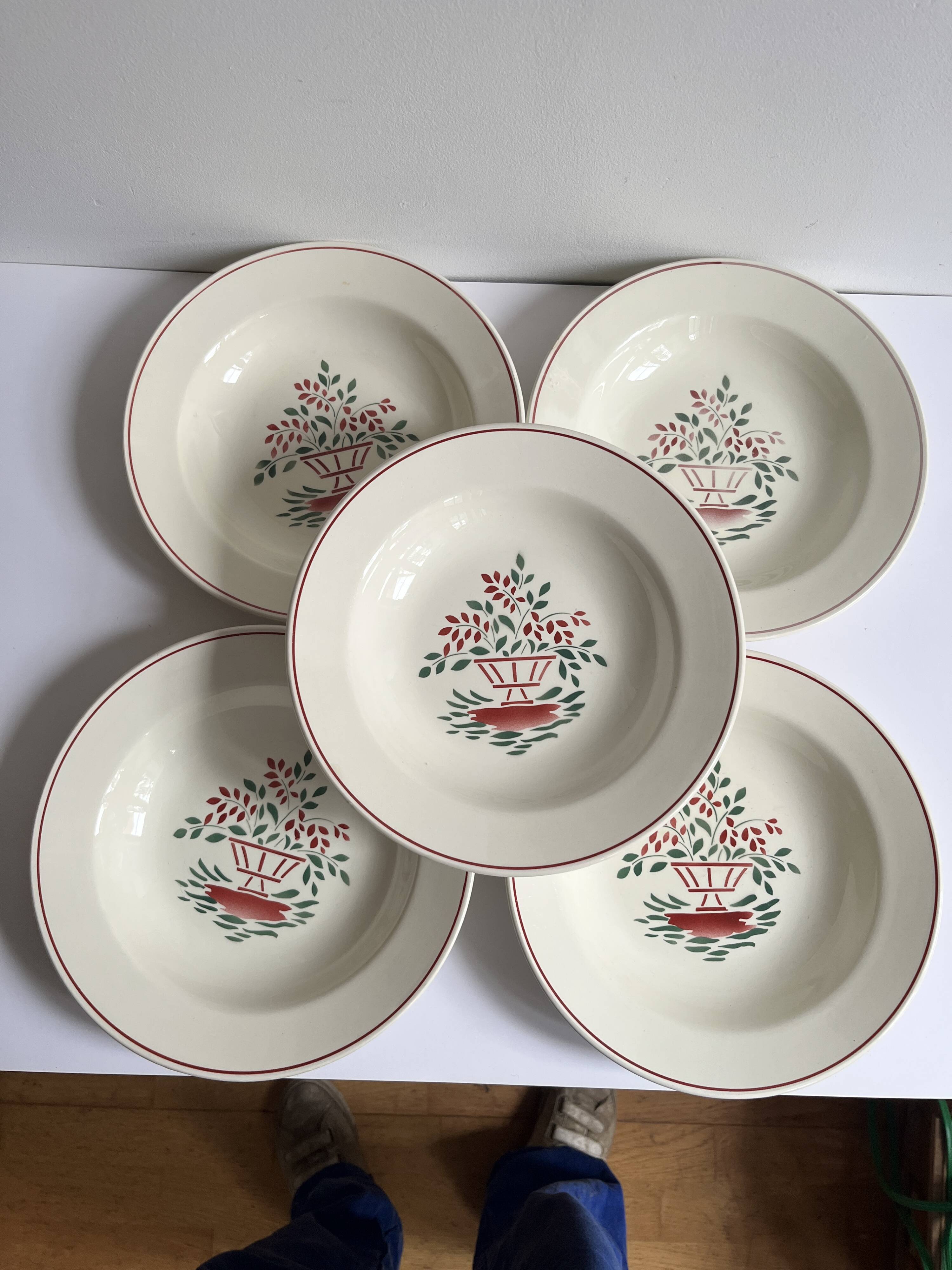 5 vintage HBCM Montereau deep plates