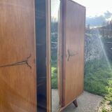 Armoire en chêne 3 portes miroir pieds compas
