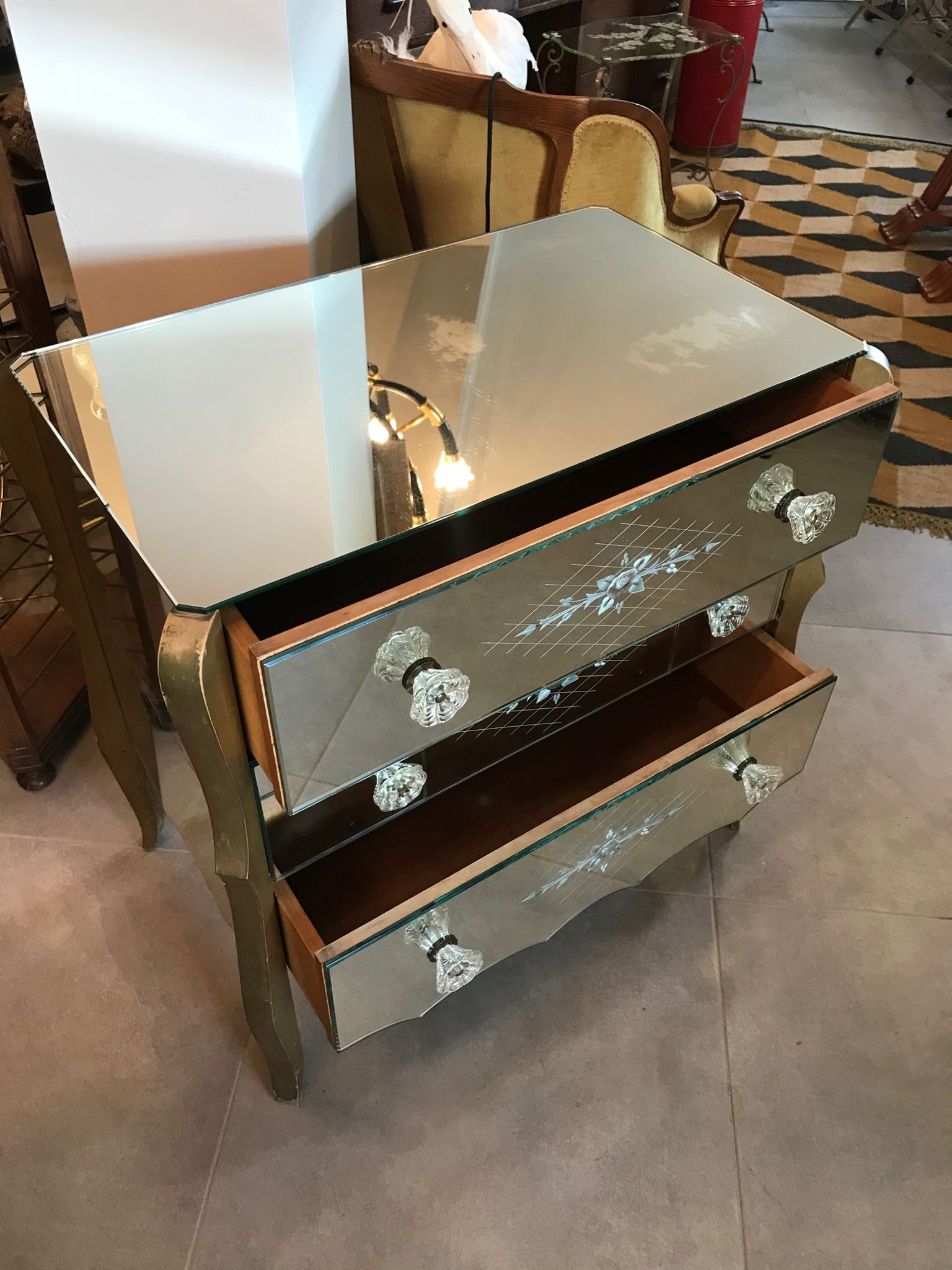 Belle commode miroir Vénitienne