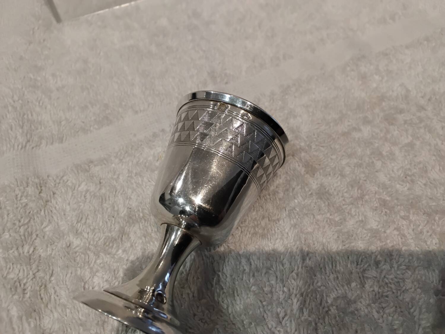 Silver egg cup 950, Art Deco style, triangular frieze, silversmith Tirbour