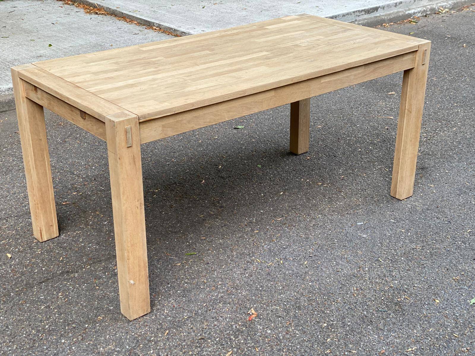 Grande table à manger scandinave extensible en chêne massif décapée 160-240