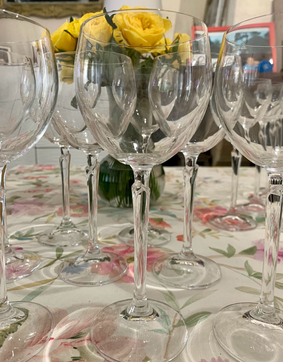 Crystal wine glasses (bud-shaped foot)