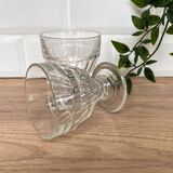 2 wine glasses