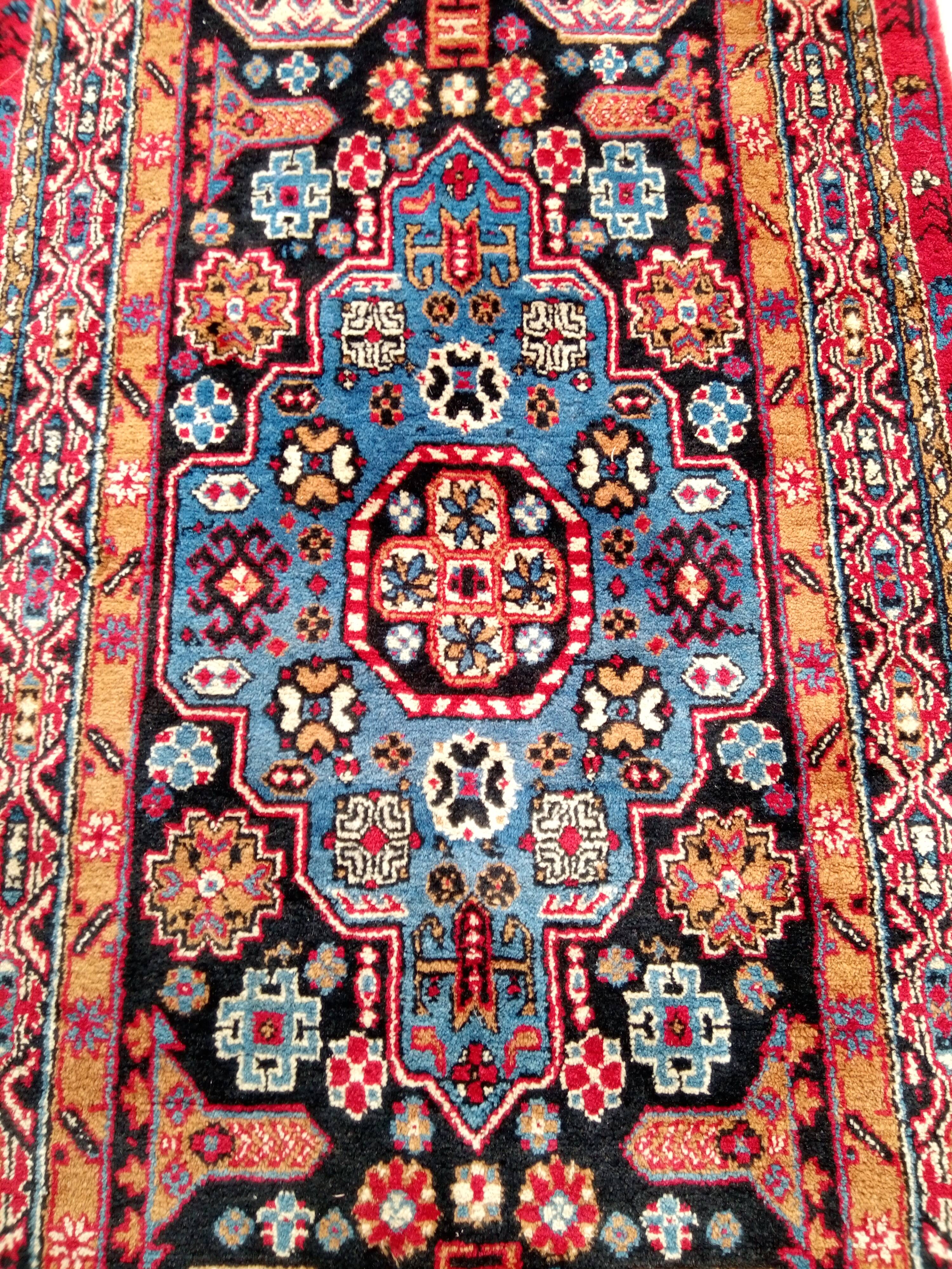 Old oriental rug made hands. 181 x 90cm