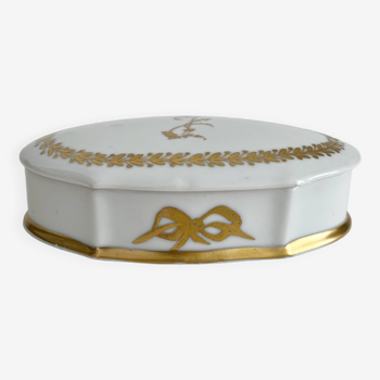 Old candy box in gilded porcelain and monogram 19th century