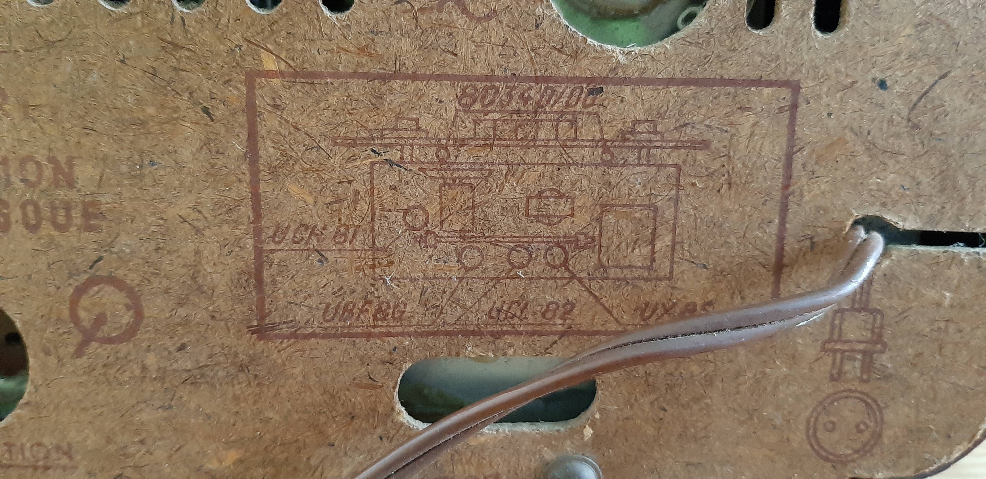 Philips vintage radio in bakelite