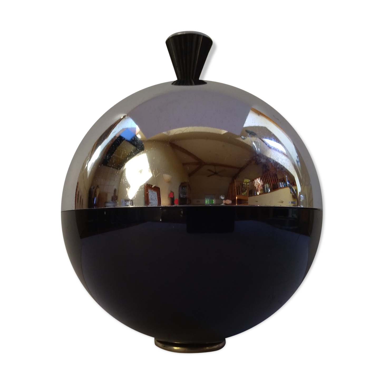 Cigarette display ball