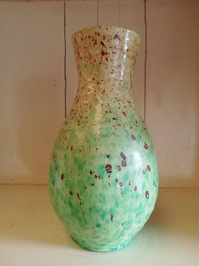 Accolay ceramic vase