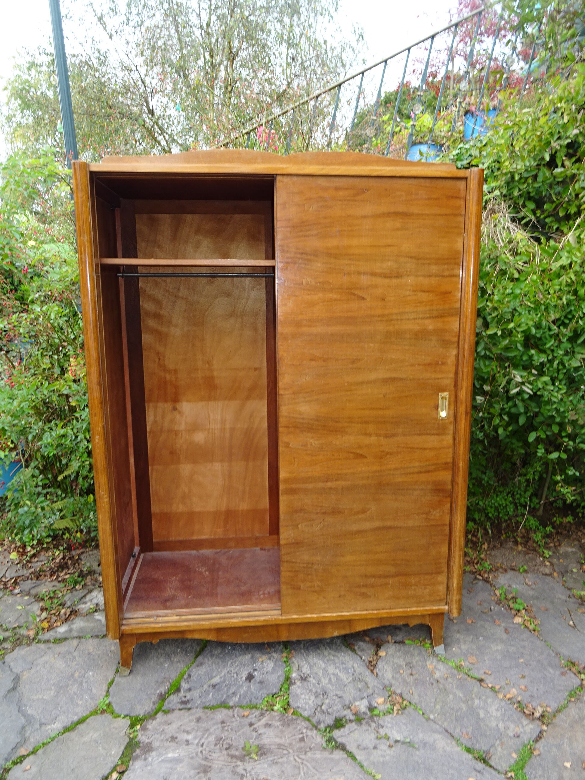 2 sliding-door cabinet