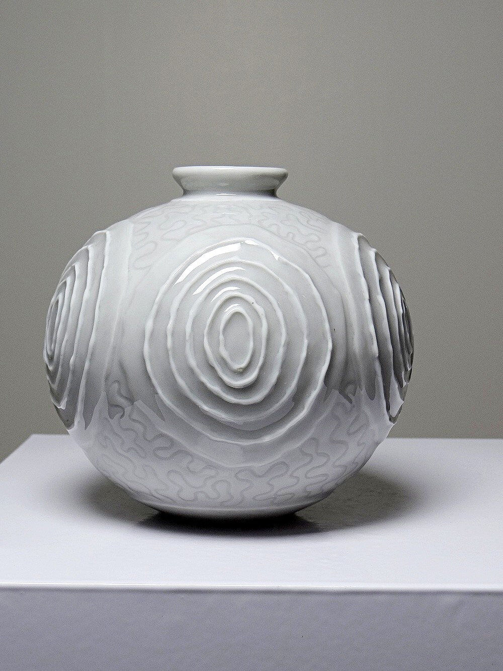 Small round porcelain vase in Art Deco style 1935