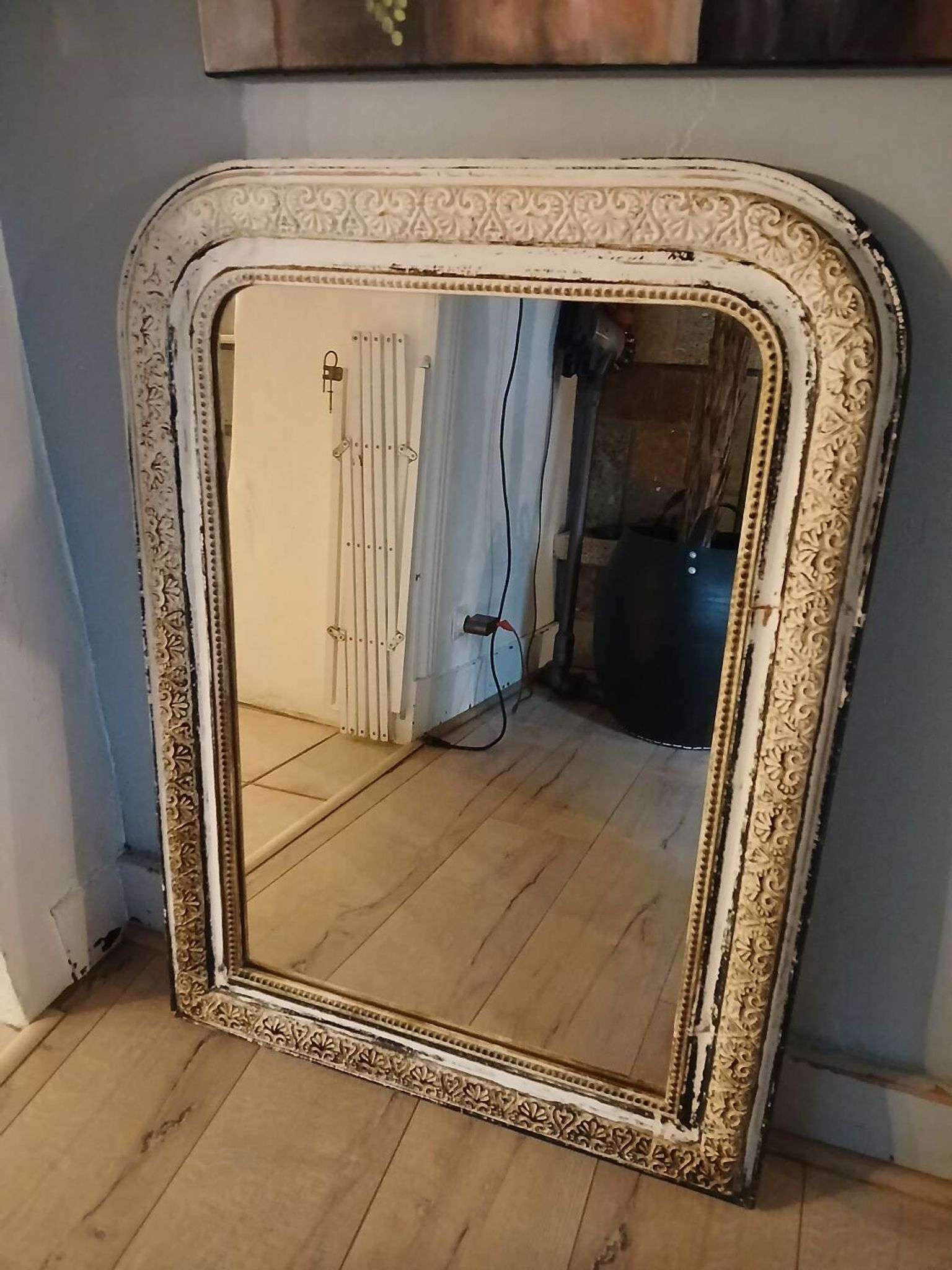 Miroir ancien avec cadre en bois sculpté 