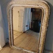 Miroir ancien avec cadre en bois sculpté 