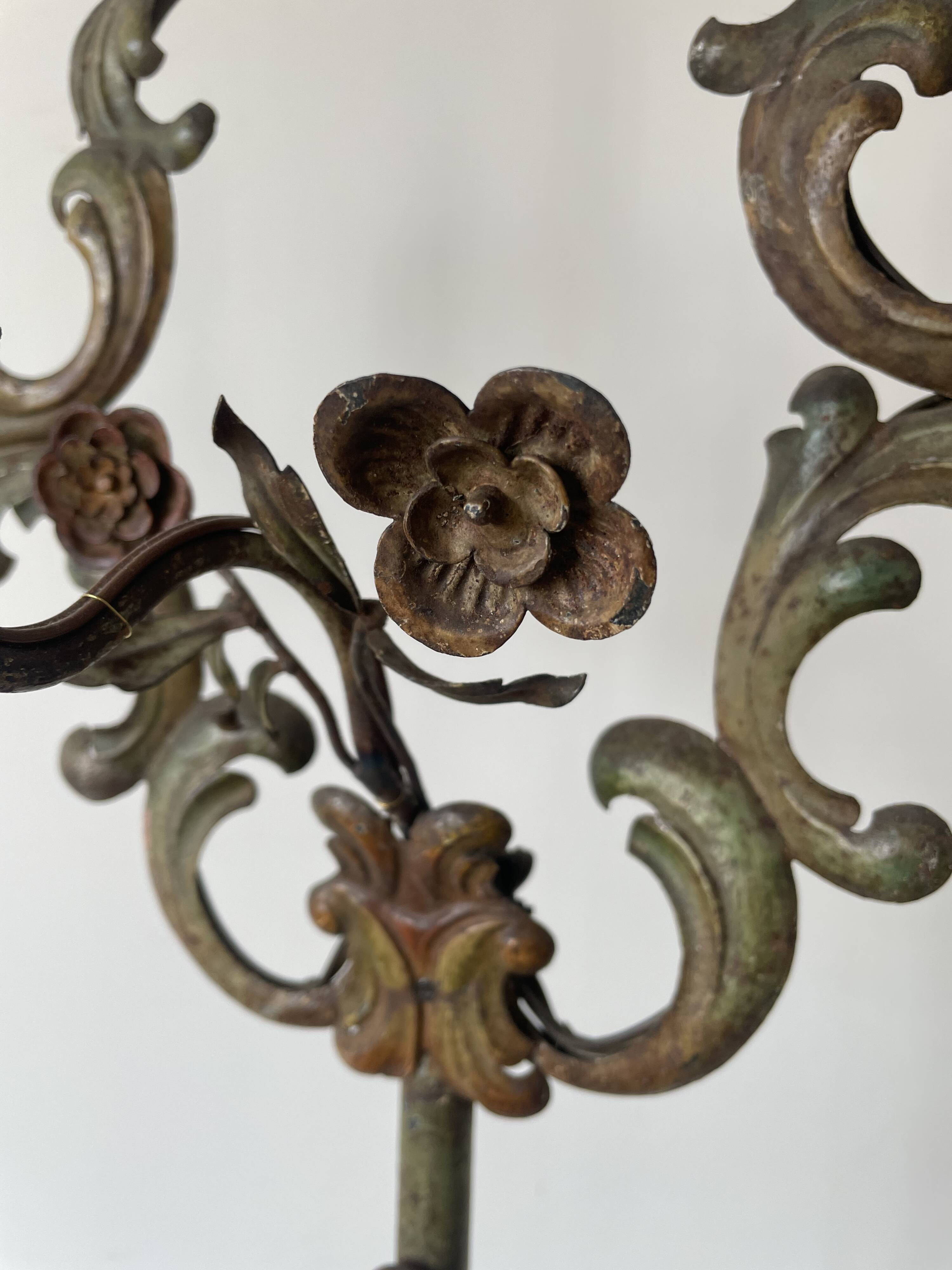 Florentine floor lamp in old painted sheet metal