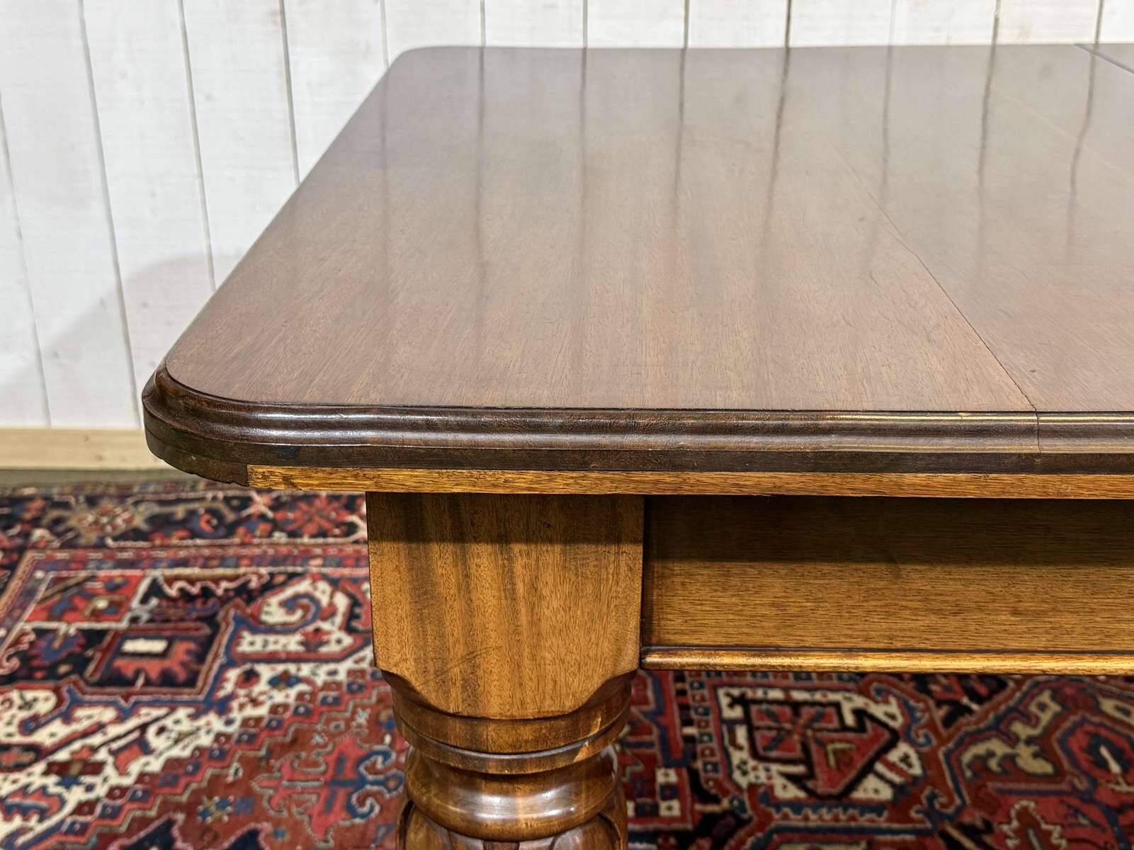 Victorian-style mahogany English table with 3 extensions.