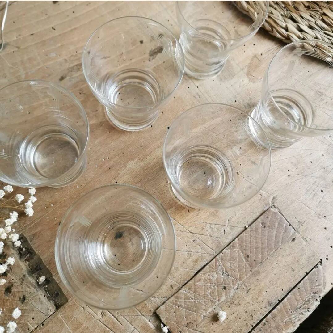 6 50s Wine Glasses, Art Deco pattern. Chiseled glass