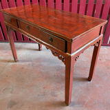Red lacquer desk, Qing period of the XIXth century, opening to three drawers