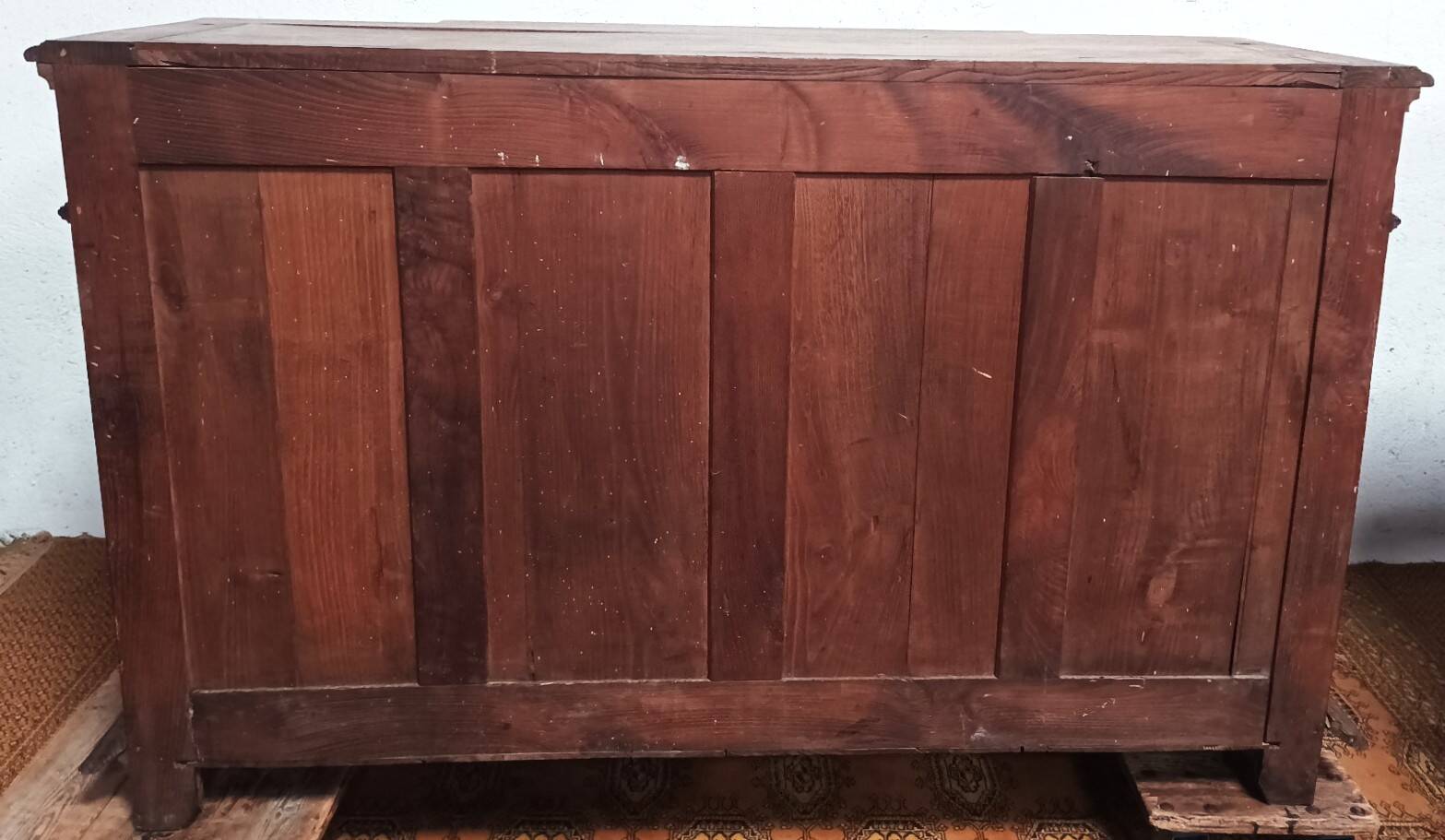 Art Nouveau buffet in carved oak with vine decoration