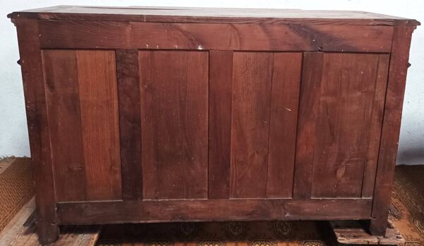Buffet époque Art Nouveau en chêne sculpté à décor de vigne
