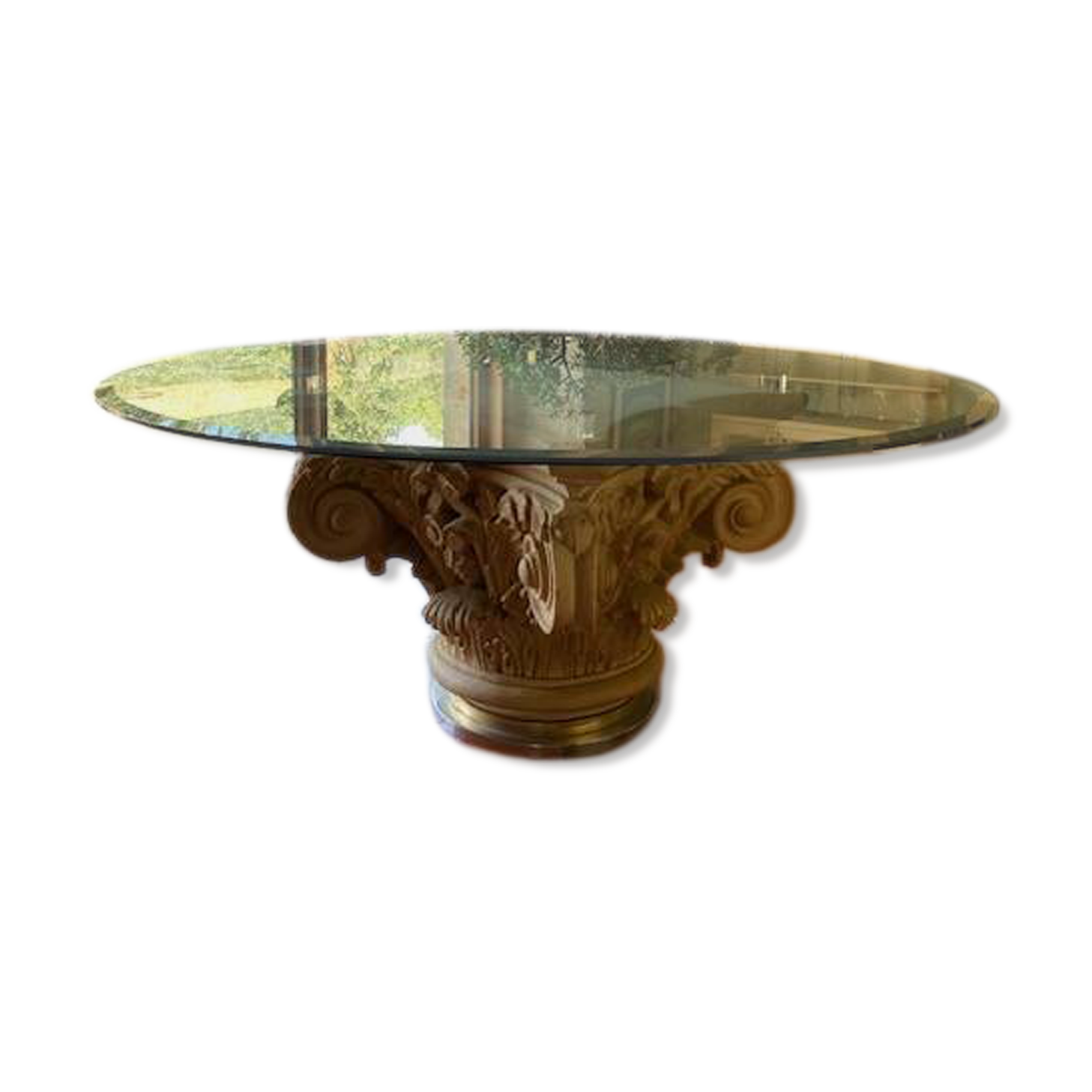 Table sur chapiteau corinthien