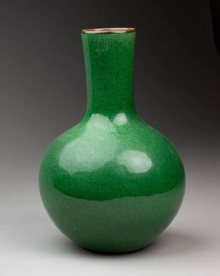 Vase shangping en porcelaine monochrome vert -kangxi (1662-1722) chine