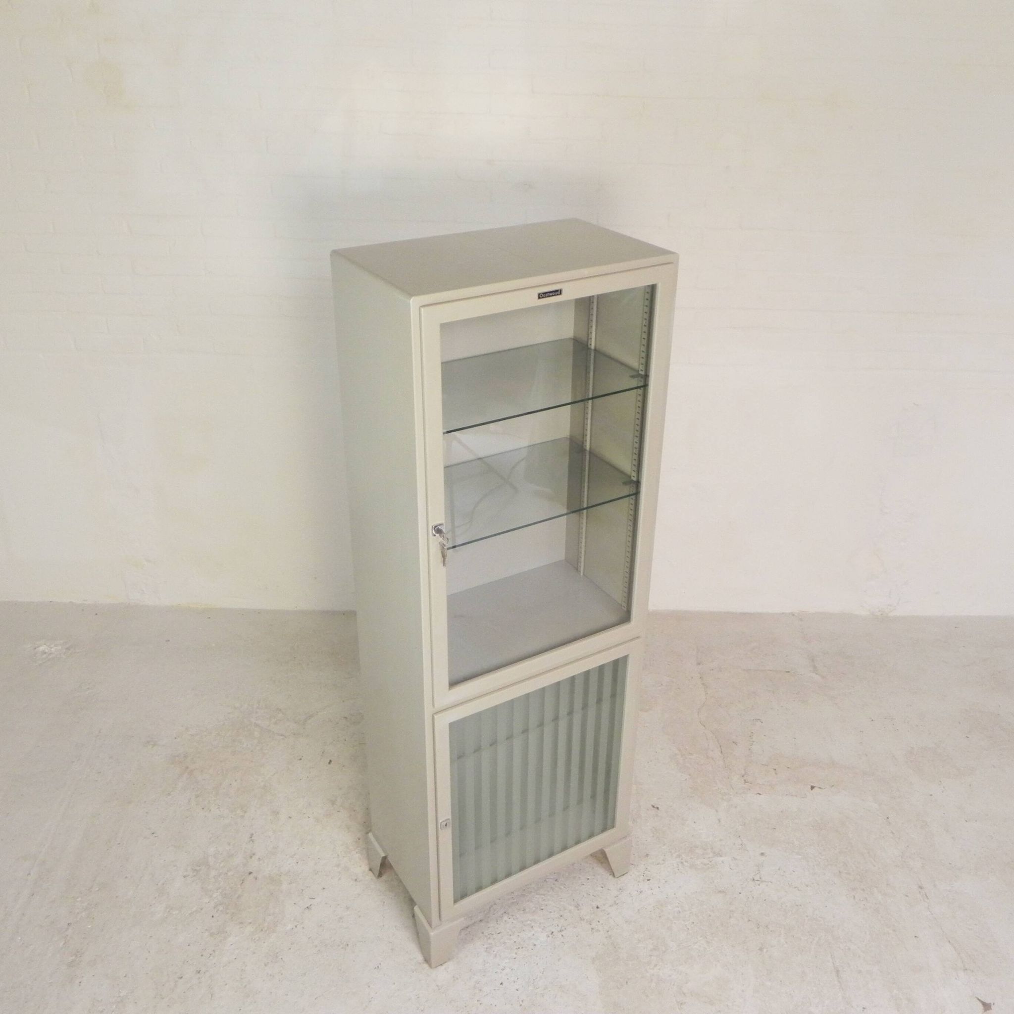 Steel doctor's cabinet, medicine cabinet, Oostwoud, 1960s