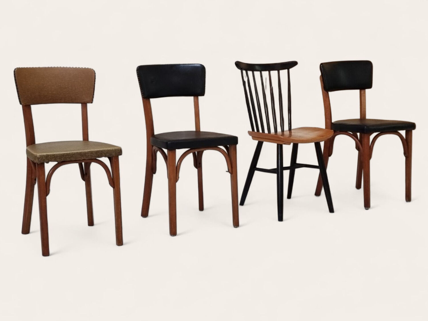 Chaises du milieu du siècle