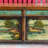 Buffet ancien en bois d'orme avec un décor peint de Paysages Lacustres