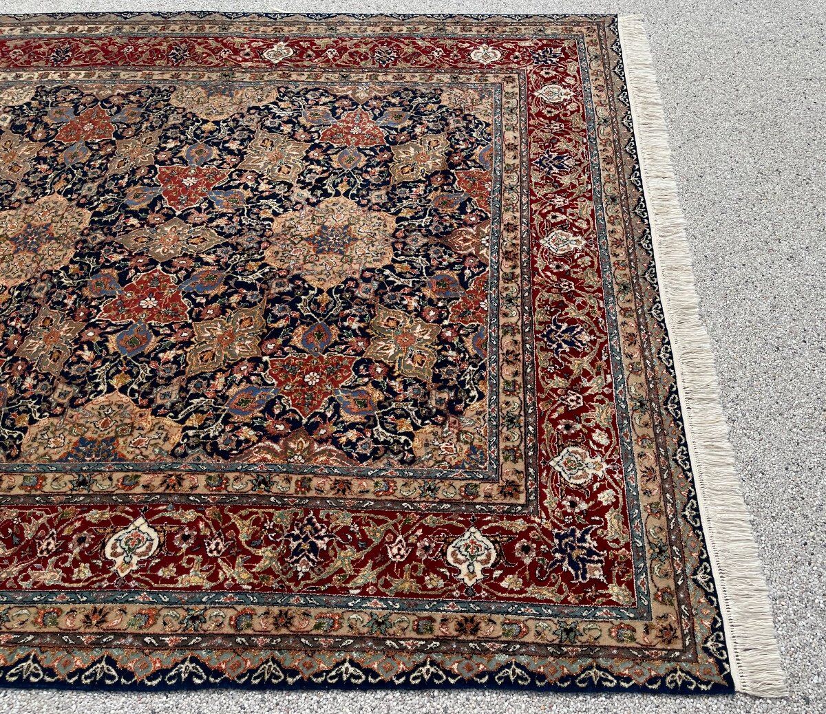 Persian rug, isfahan in wool and silk
