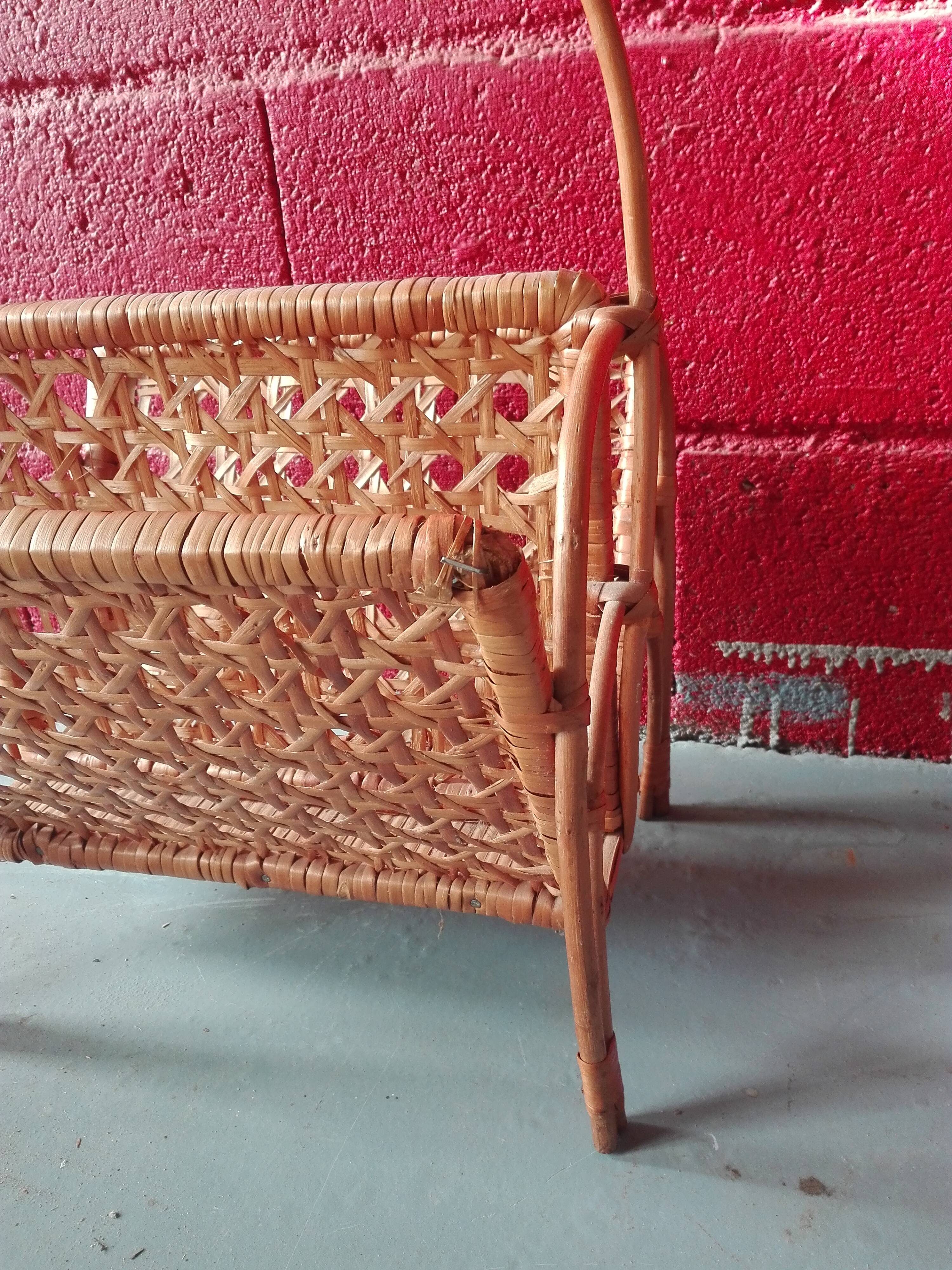 Rattan magazines holder