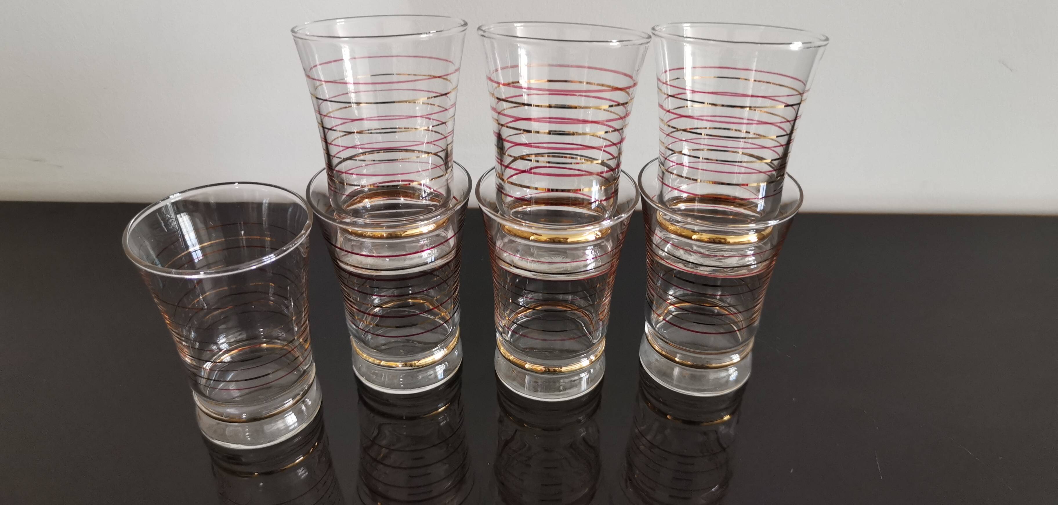 Set of 7 vintage glasses with gold and red edges from the 50s/60s