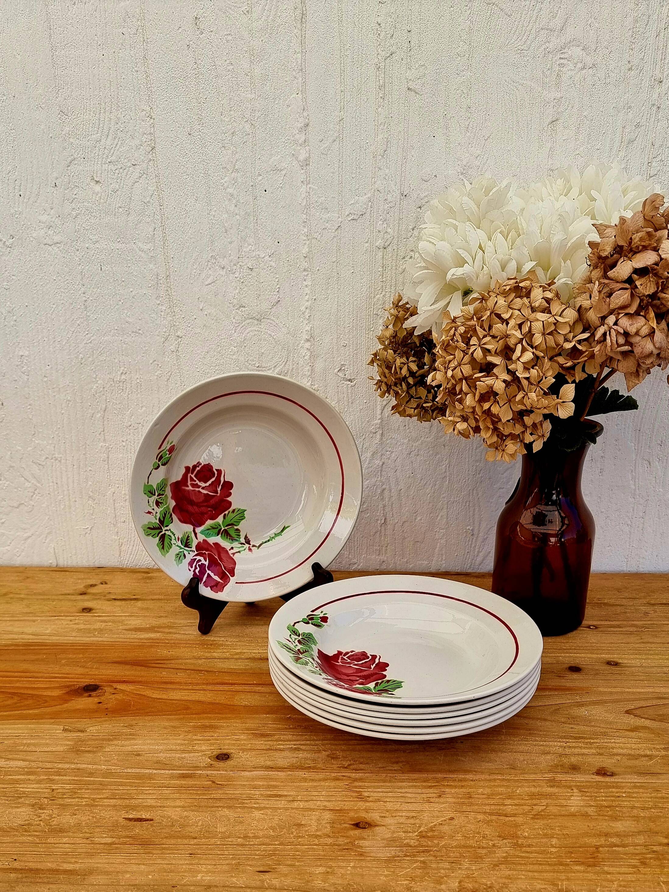 Set of 7 K&G Lunéville Yvonne model soup plates