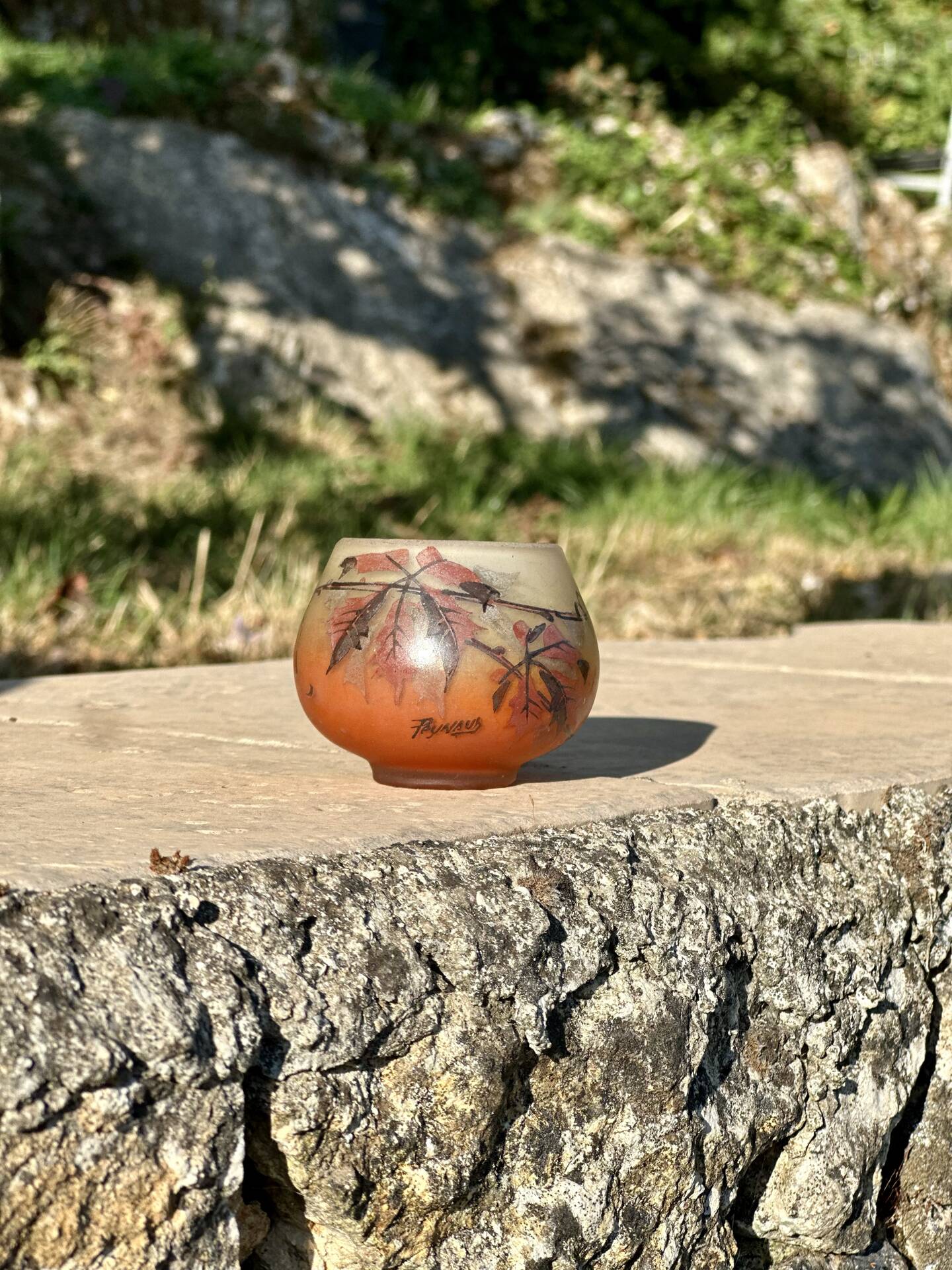Vase miniature en verre dépoli par Jean -Simon Peynaud