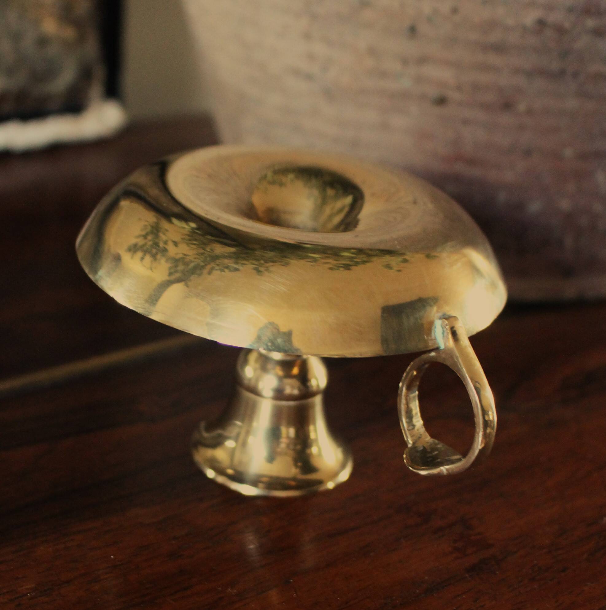Round brass cellar rat candle holder