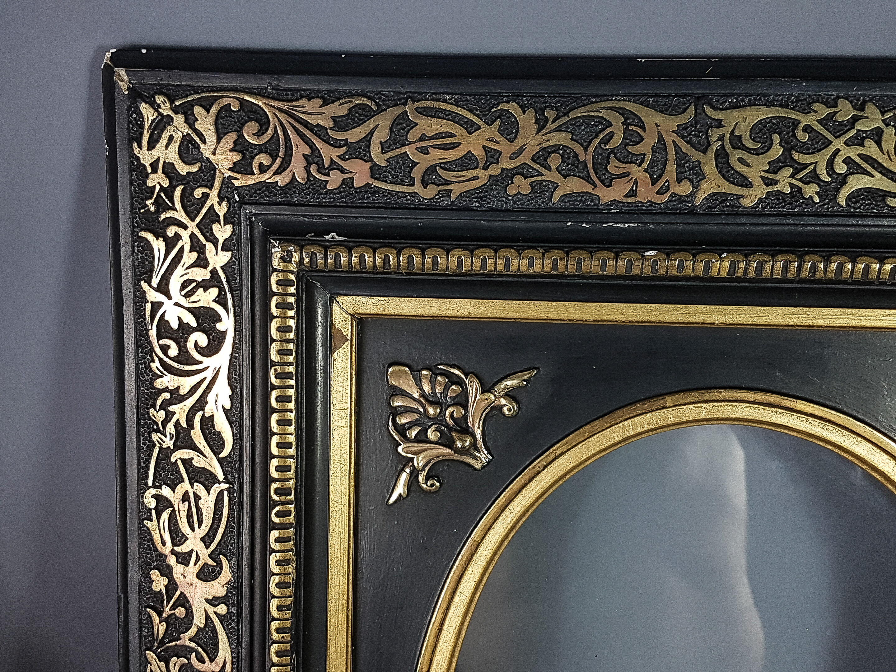 Napoleon III black and gold laqué frame, oval view 46x40 cm