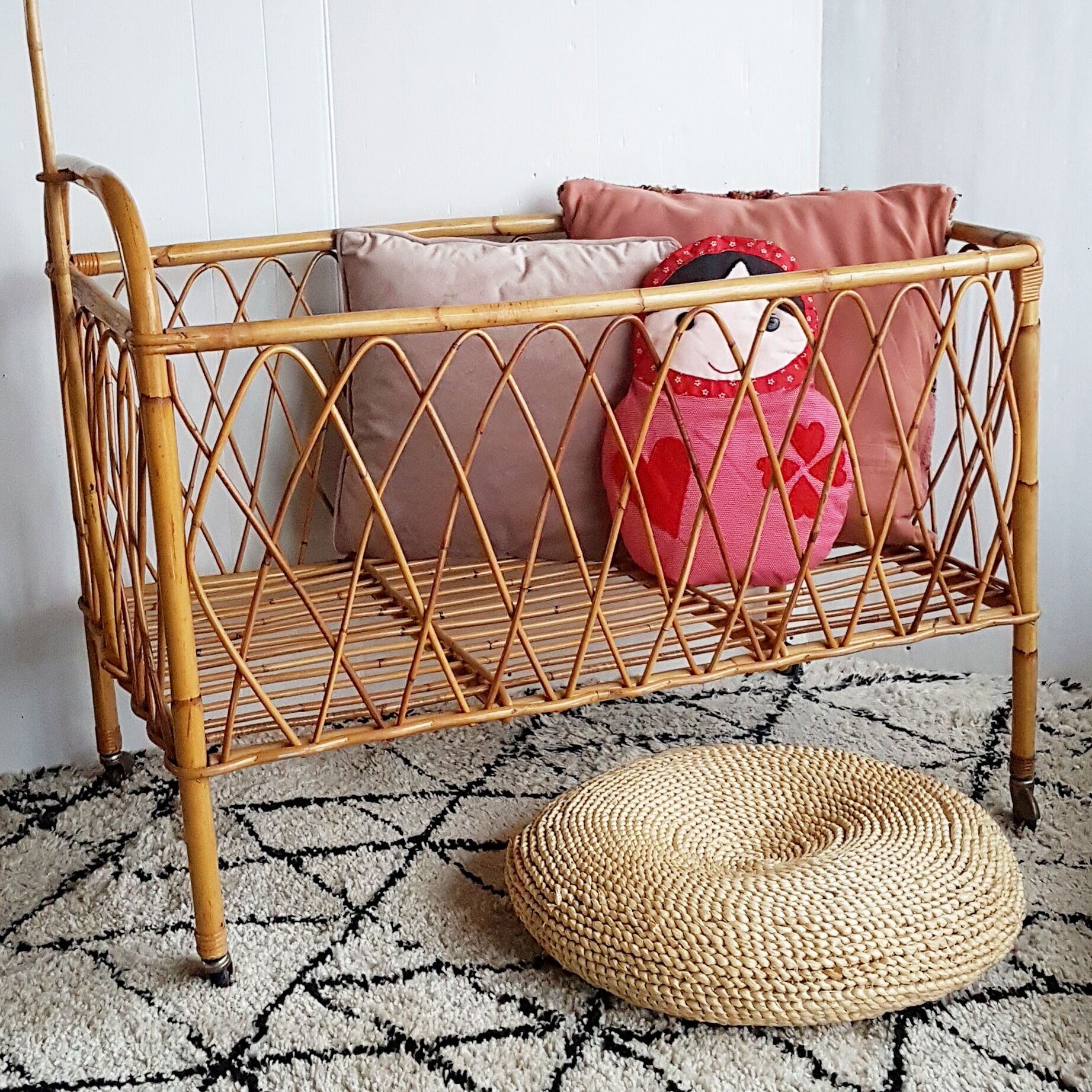 Bed cradle 60s rattan