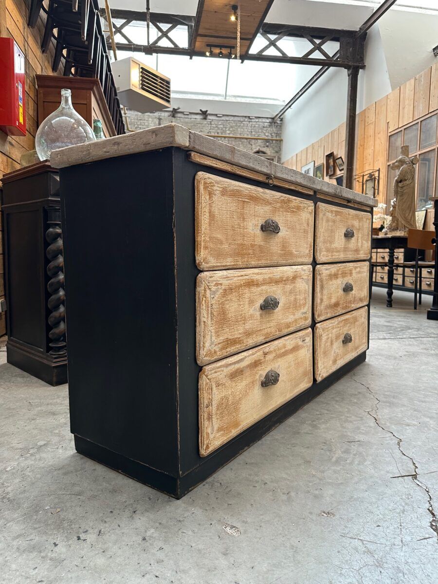 Old workshop furniture with 6 drawers.