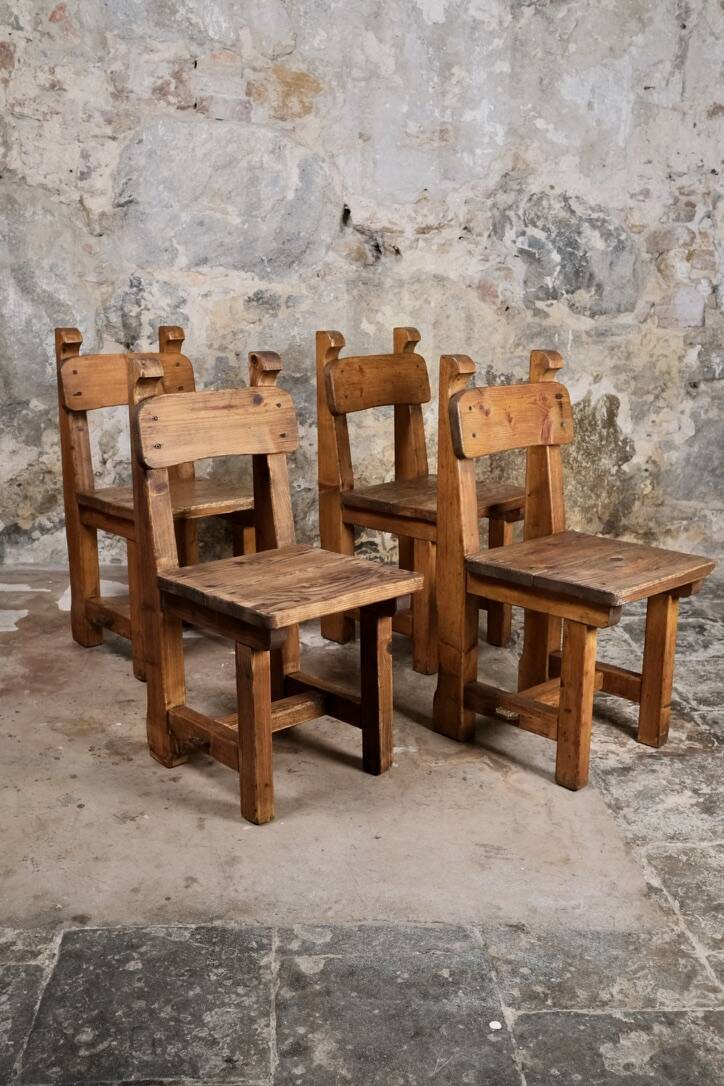 Set of 4 brutalist pine chairs, Italy, 1960s