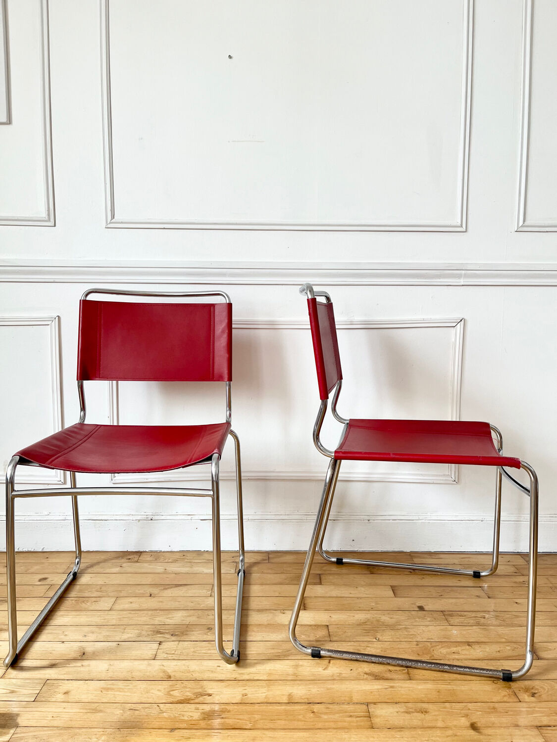 Paire de chaises vintage en métal et cuir