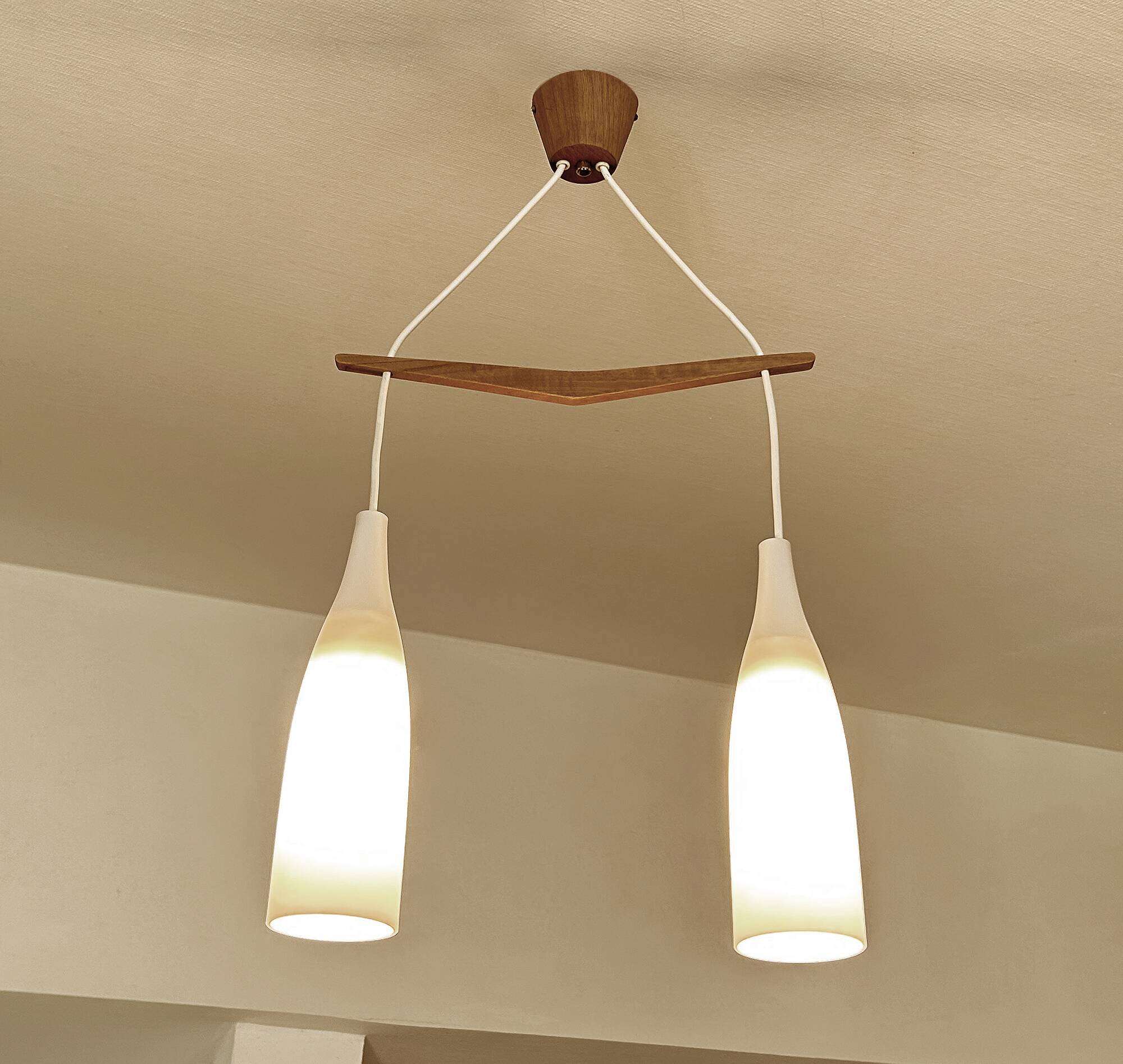 Suspension scandinave du milieu du siècle, verre teck