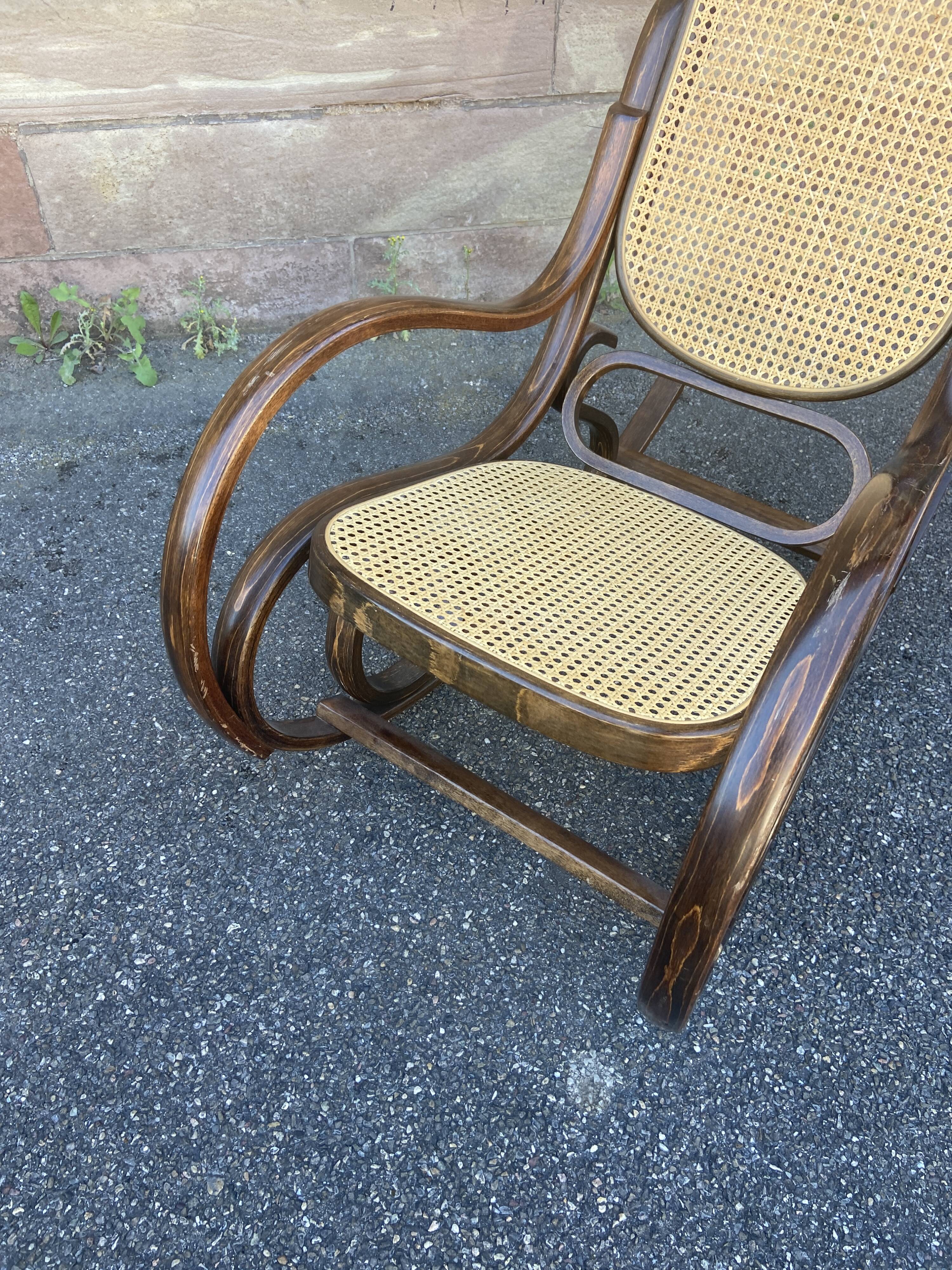 Rocking-chair vintage curved wood