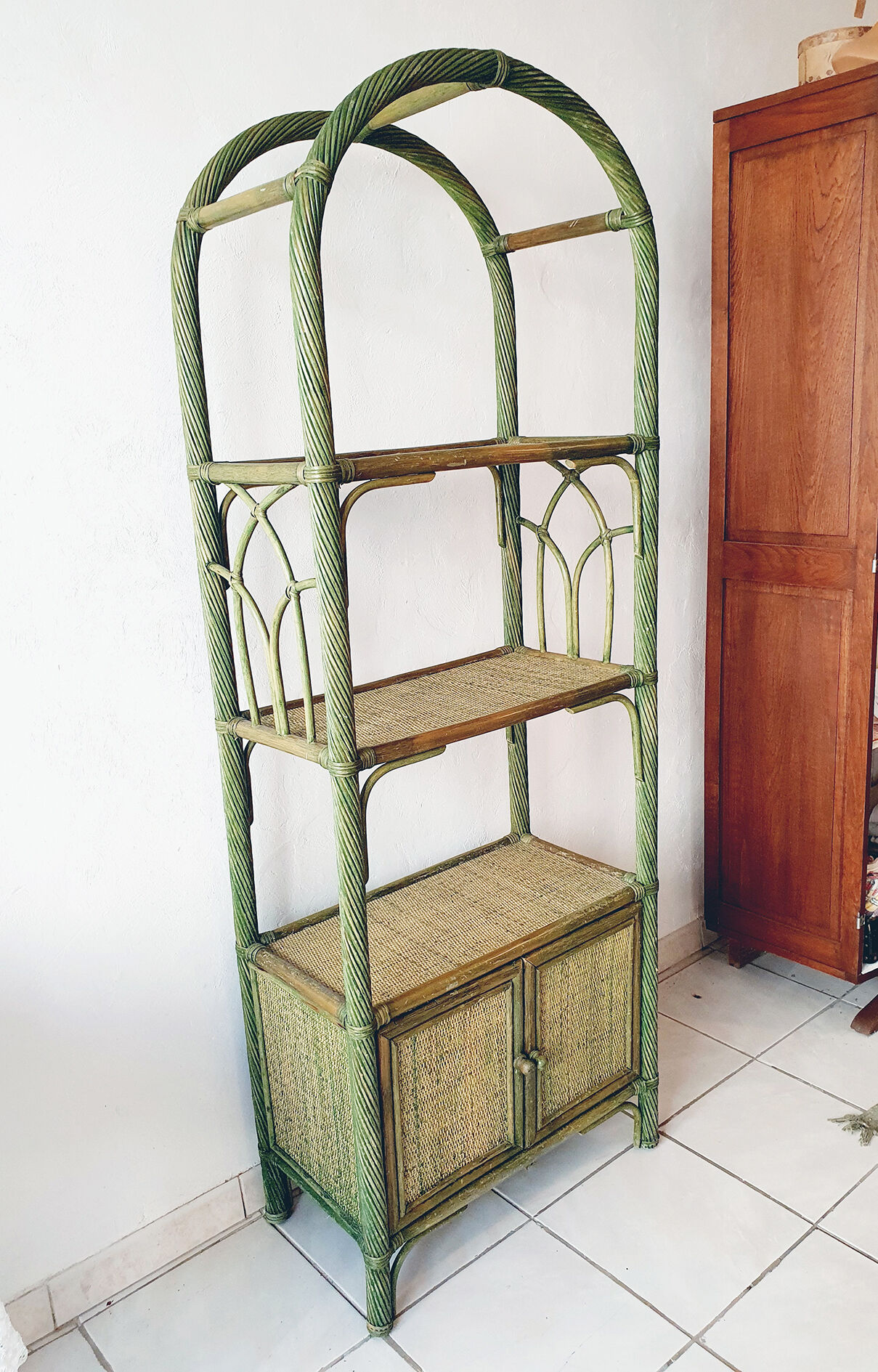 Bamboo shelf & green rattan