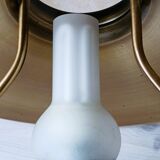 Chain suspension in storm lamp