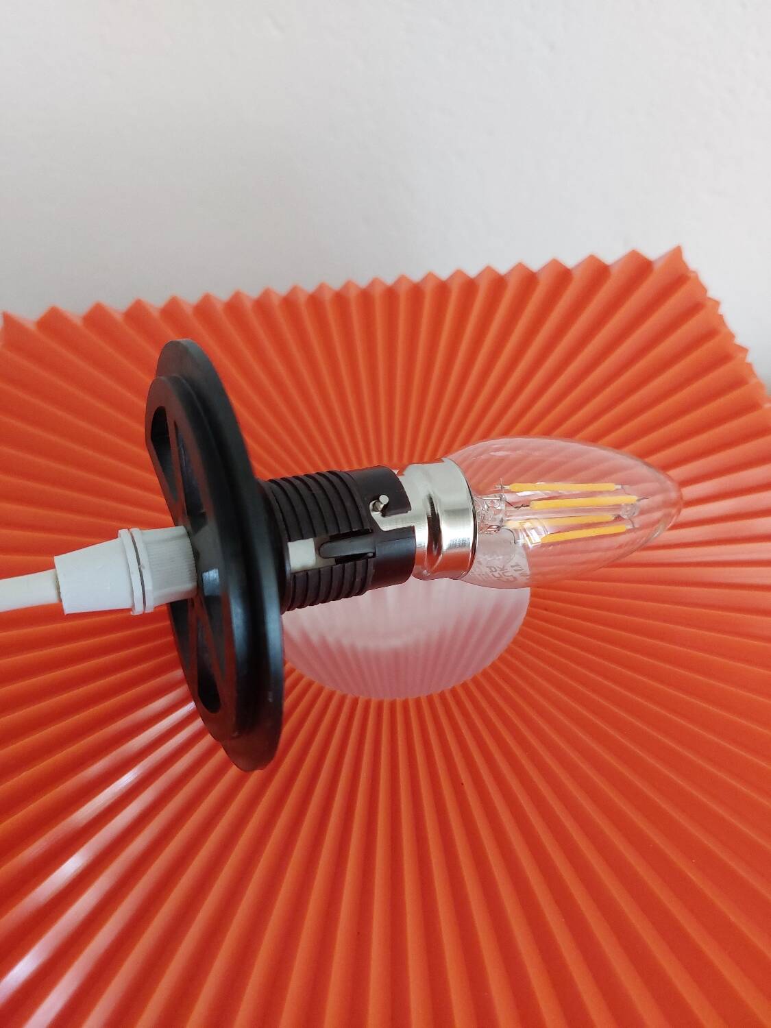 Two-tone vintage pendant light