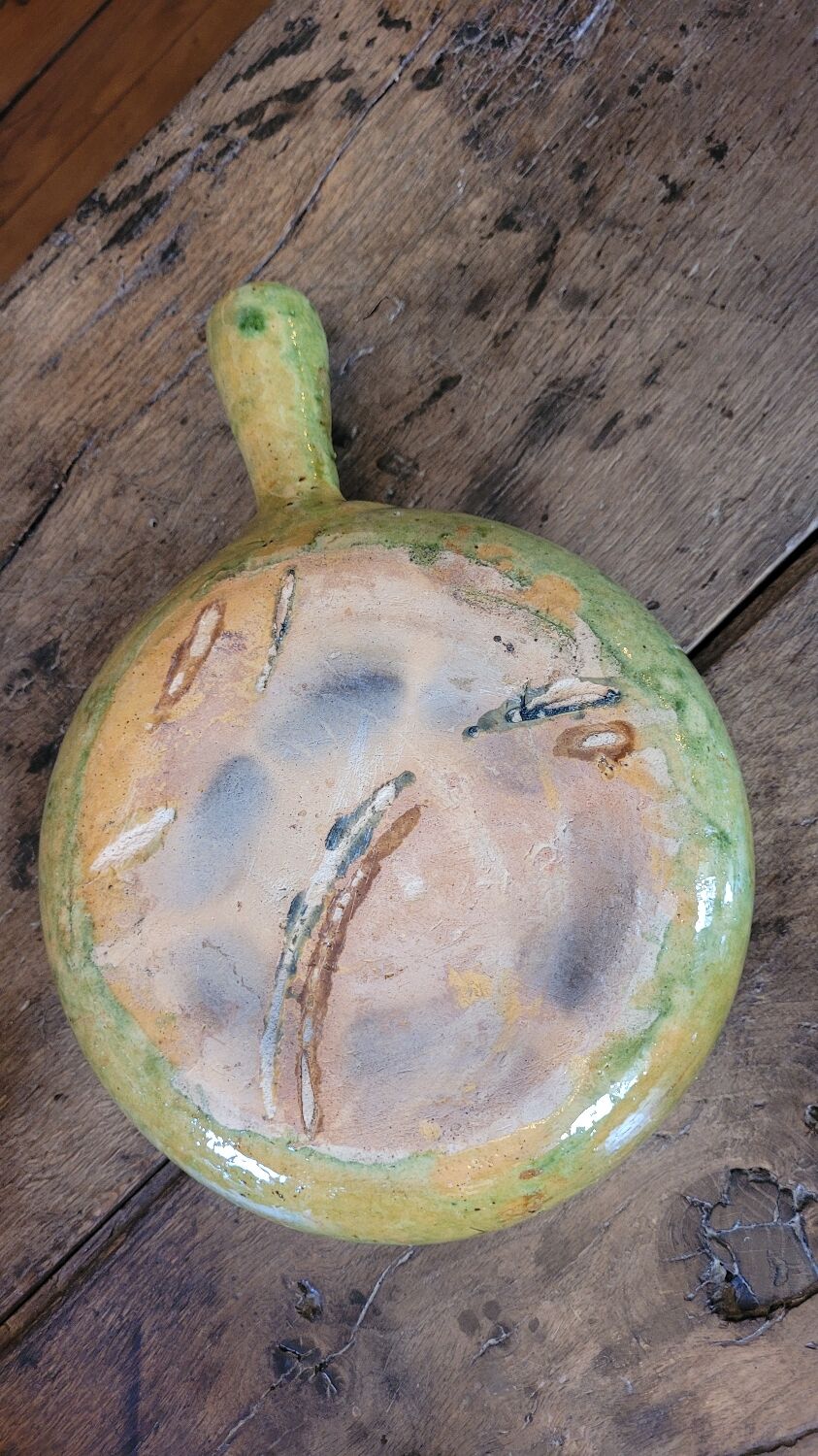 Enamelled clay pan